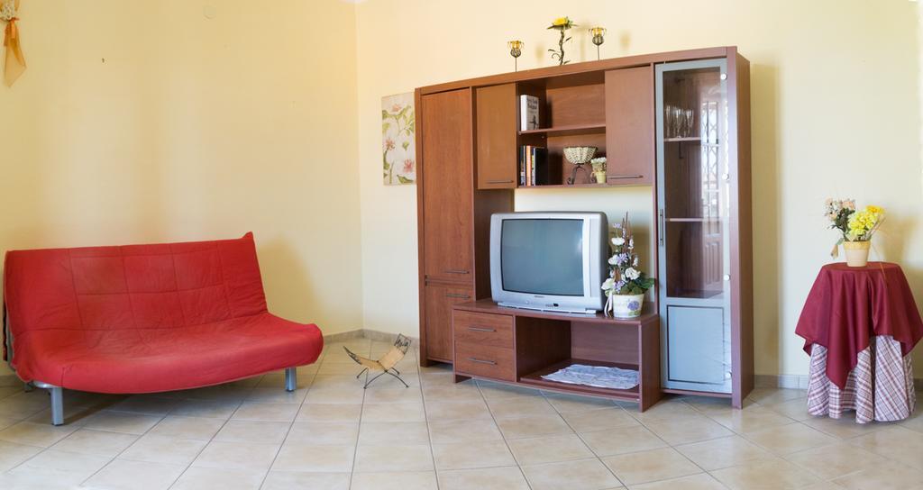 Casa Vacanza Da Luisa San Giovanni Suèrgiu Eksteriør billede